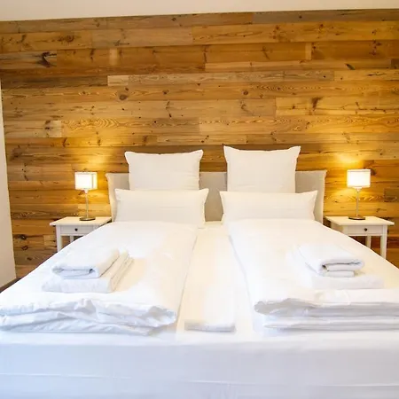 Schiefer Aparthotel *